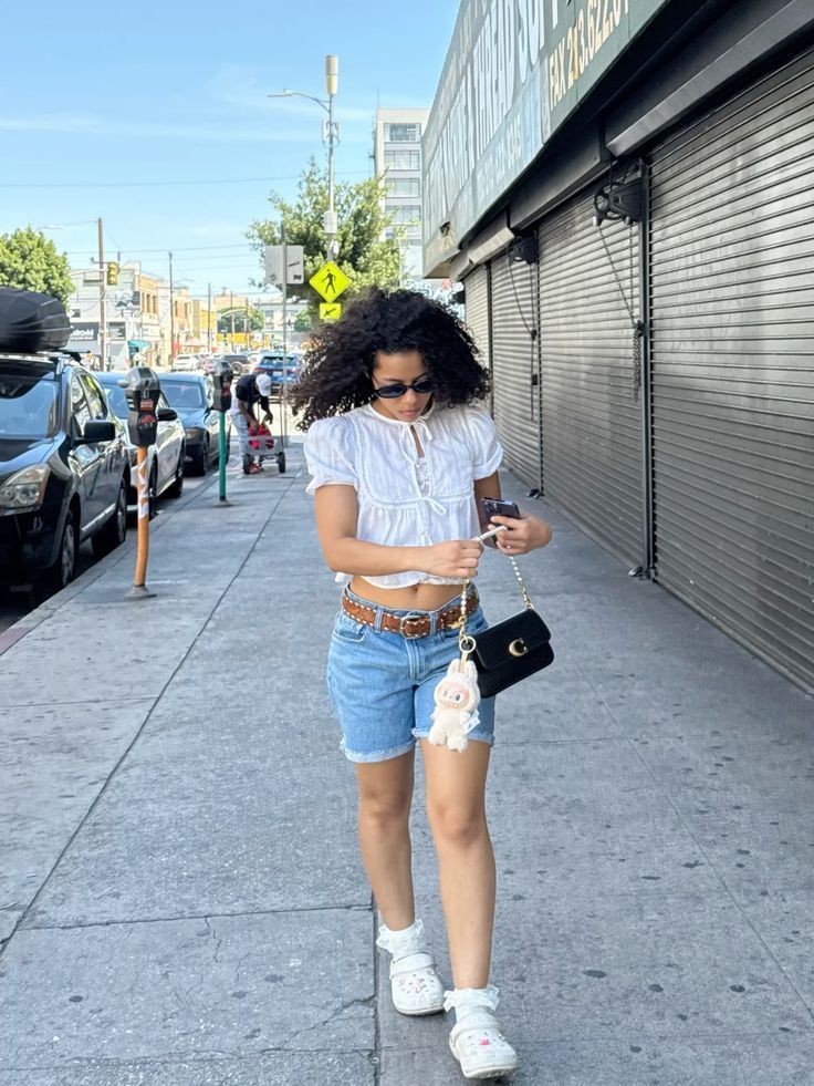 Labudus: Γιατί τα μπρελόκ με Gremlins στις τσάντες έγιναν ο νέος εθισμός του διαδικτύου 