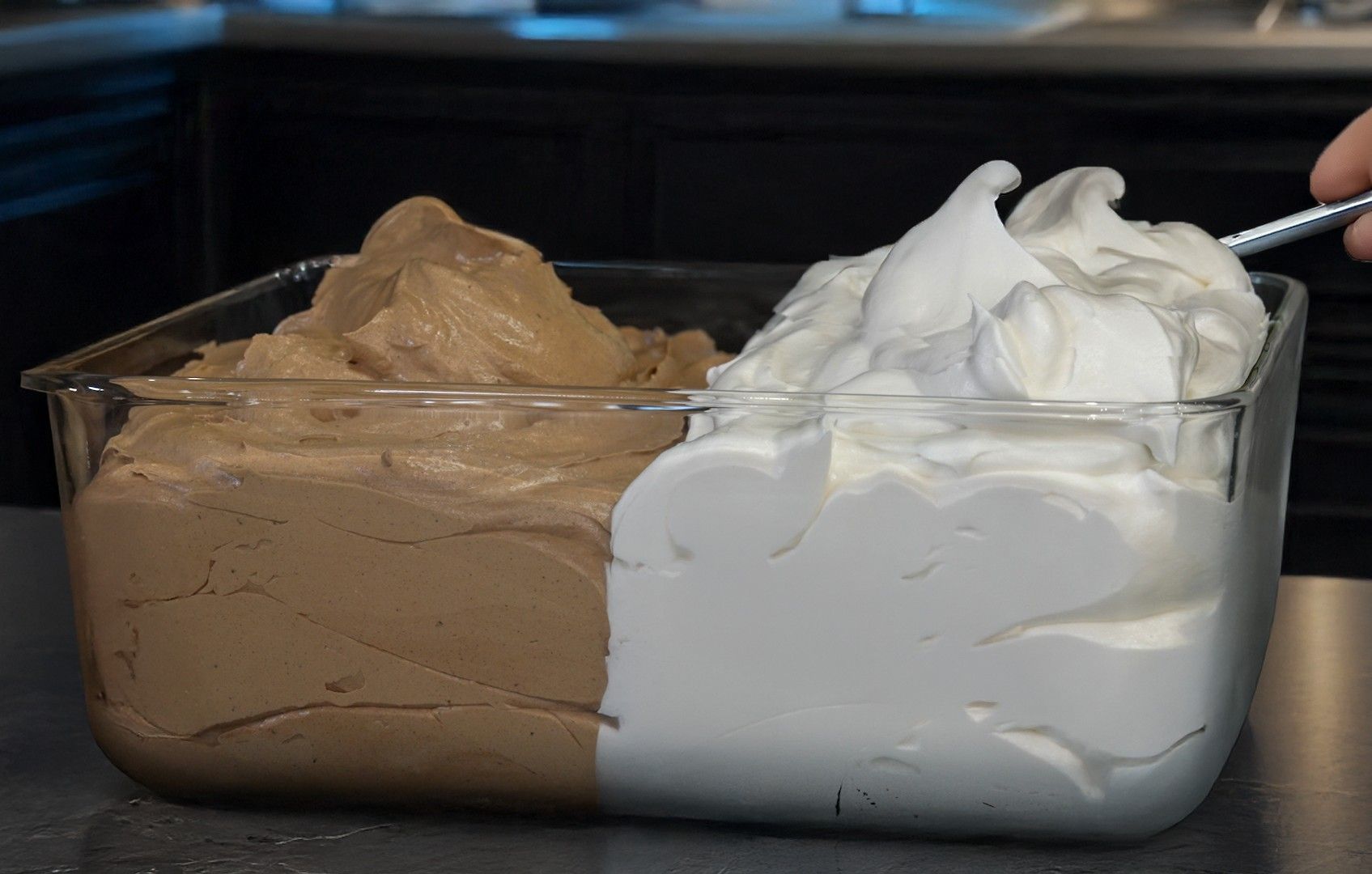 Παγωτό παρφέ σοκολάτα – βανίλια από τον Παναγιώτη Παπαδάκη