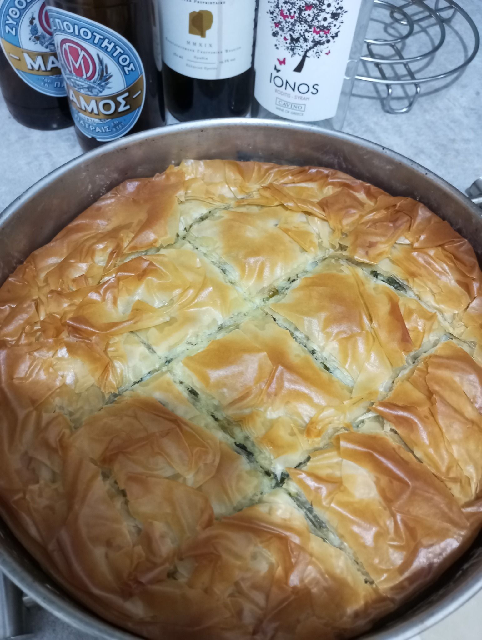 Νηστίσιμη πατατόπιτα με μυρωδικά και τραγανό φύλλο κρούστας