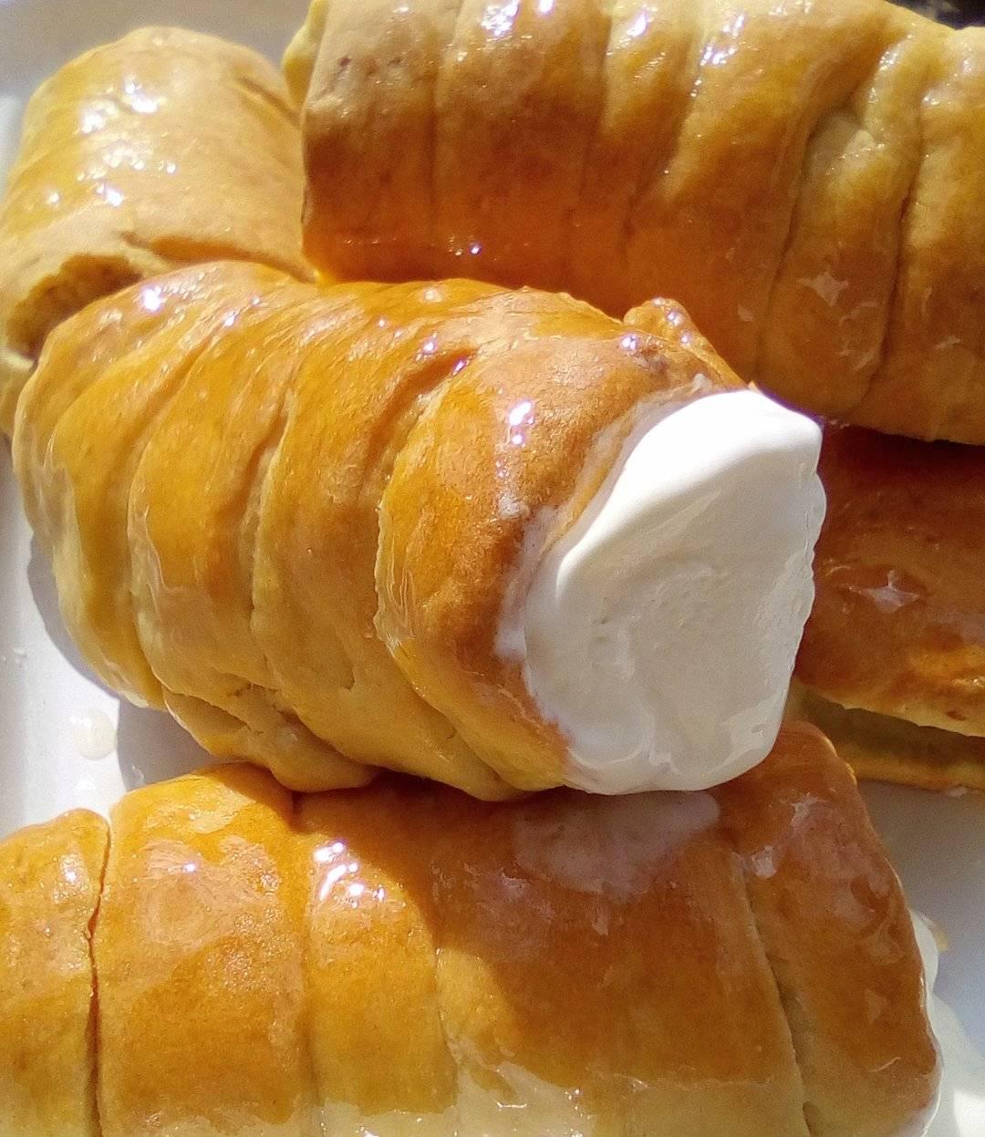 Σιροπιαστά κορνέ με γέμιση παγωτό από την Τζένη Τσανακτσίδου