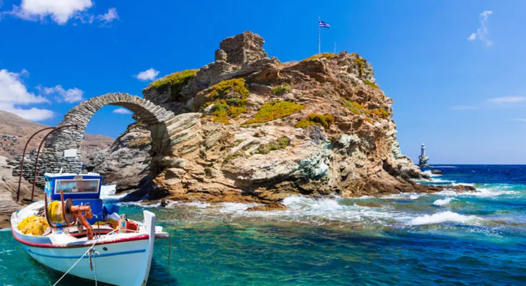 2+1 Κυκλαδίτικα νησιά για οικογενειακές διακοπές δίπλα στην Αθήνα για να μην φας ταλαιπωρία