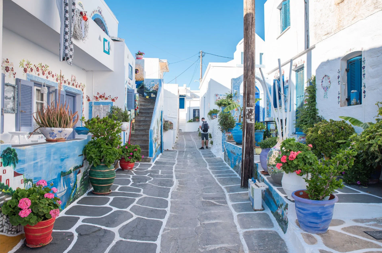 2+1 Κυκλαδίτικα νησιά για οικογενειακές διακοπές δίπλα στην Αθήνα για να μην φας ταλαιπωρία