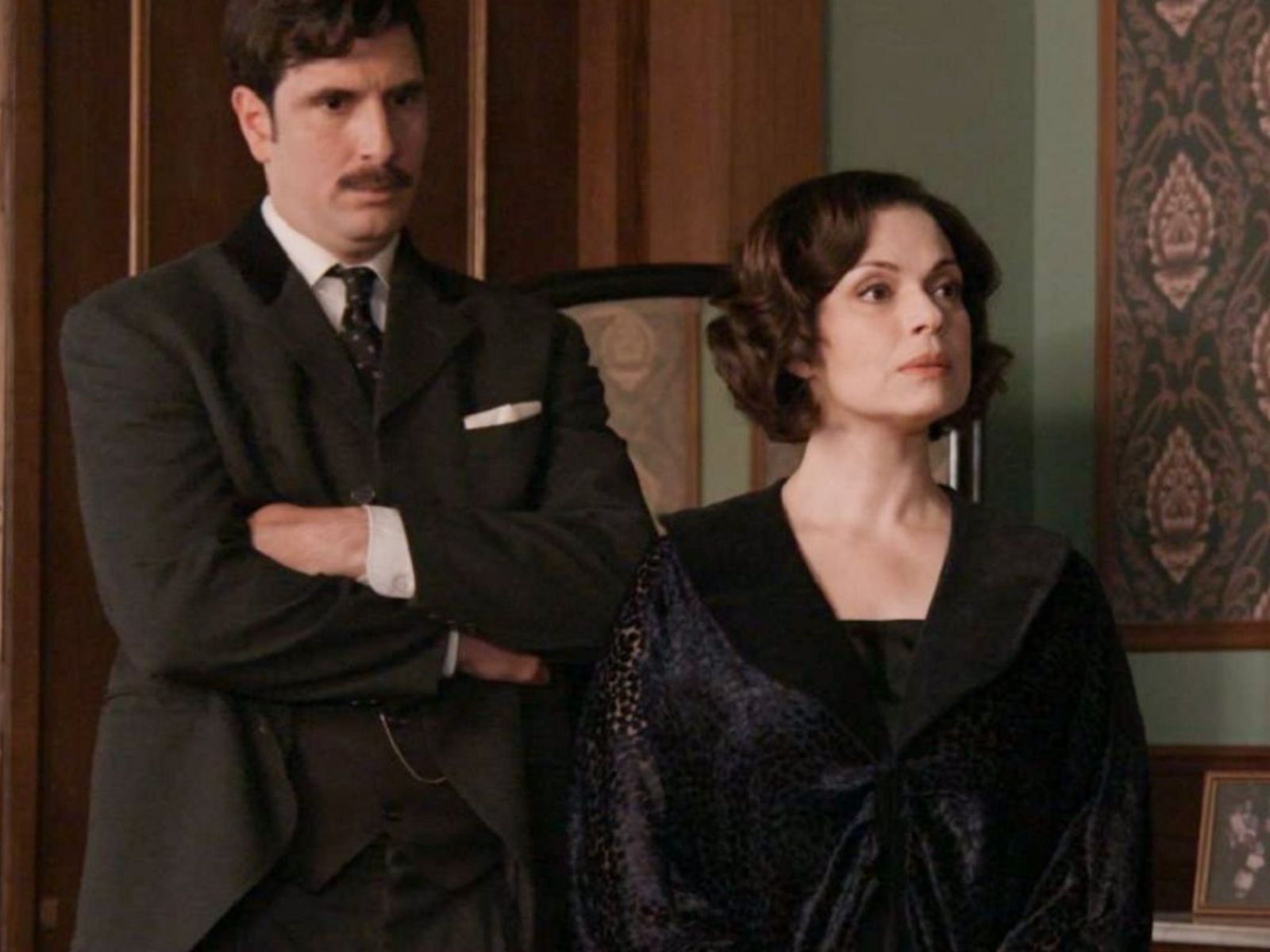 Grand Hotel: Ενας μυστηριώδης άντρας θα κάνει την εμφάνισή του στο ξενοδοχείο στο τελευταίο επεισόδιο της σεζόν