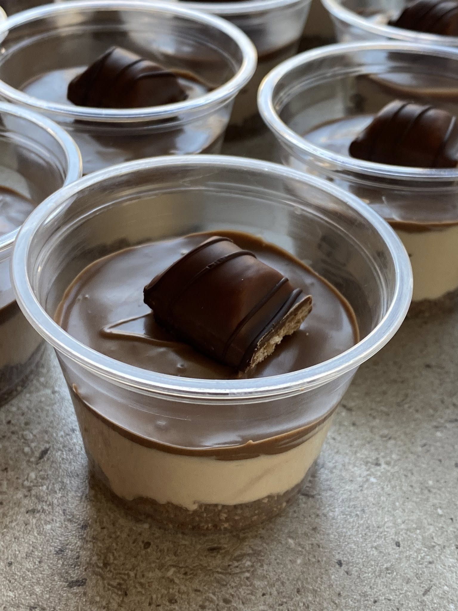 Εύκολα κεράσματα Bueno σε πλαστικά για μπουφέ