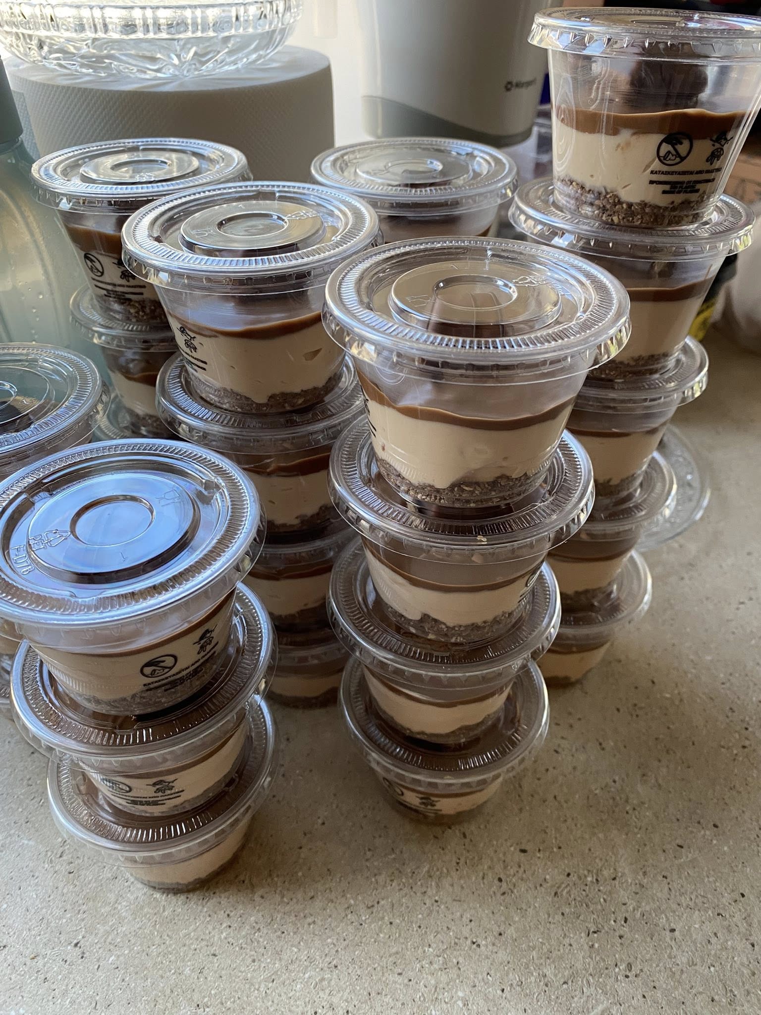 Εύκολα κεράσματα Bueno σε πλαστικά για μπουφέ