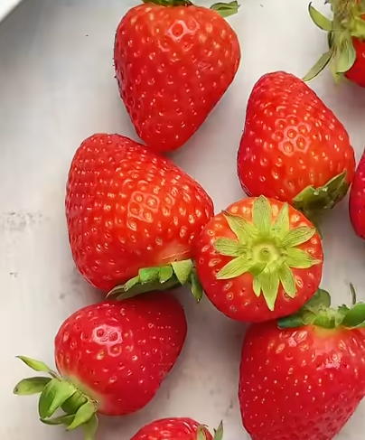 Φρέσκες φράουλες με σοκολατάκια για το παιδικό πάρτι