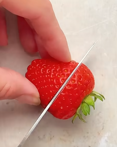 Φρέσκες φράουλες με σοκολατάκια για το παιδικό πάρτι