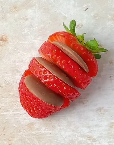 Φρέσκες φράουλες με σοκολατάκια για το παιδικό πάρτι