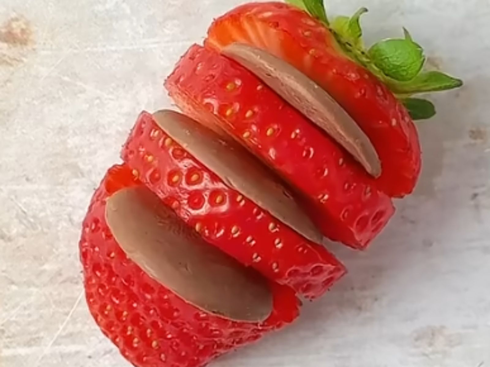 Φρέσκες φράουλες με σοκολατάκια για το παιδικό πάρτι