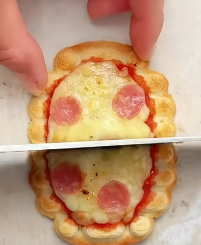 Γρήγορα πιτσάκια με ψωμί του τοστ για το παιδικό πάρτι