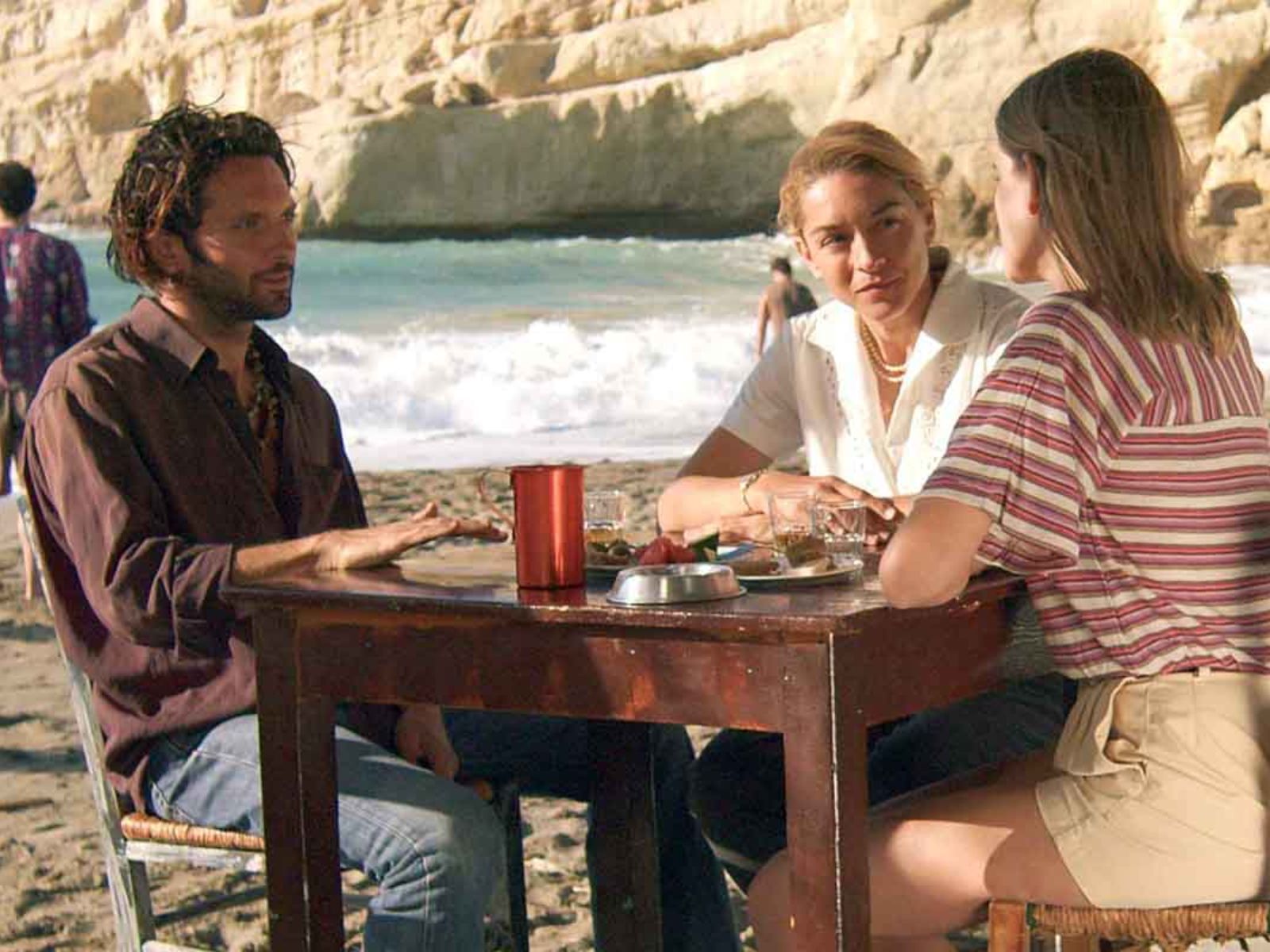 Η Παραλία: Στο τελευταίο επεισόδιο επιστρέφει Γιούλικα Σκαφιδά, Δανάη Μιχαλάκη και Δημήτρης Μοθωναίος