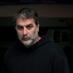 Πόρτο Λεόνε: Ο Βασίλης Μπισμπίκης σε ένα ρόλο σκοτεινό και αμφιλεγόμενο