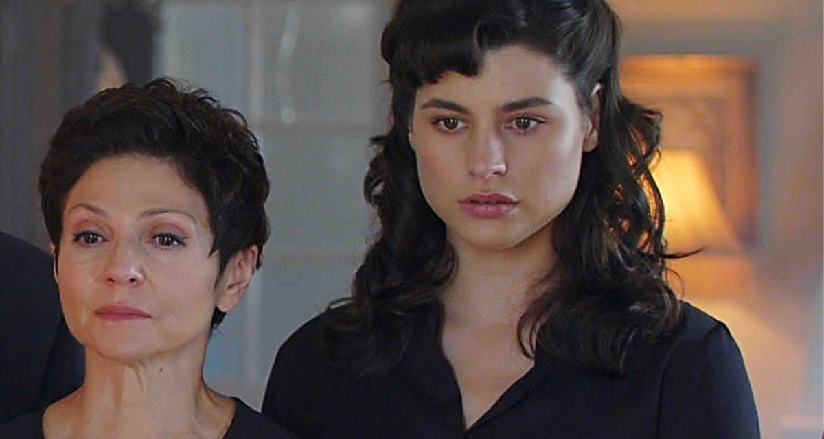 Άγιος έρωτας: Ο Νικόλαος πάει να πει στη Χλόη πως έκλεισε ημερομηνία γάμου τη στιγμή που η ίδια έχει μάθει την αλήθεια για το παιδί