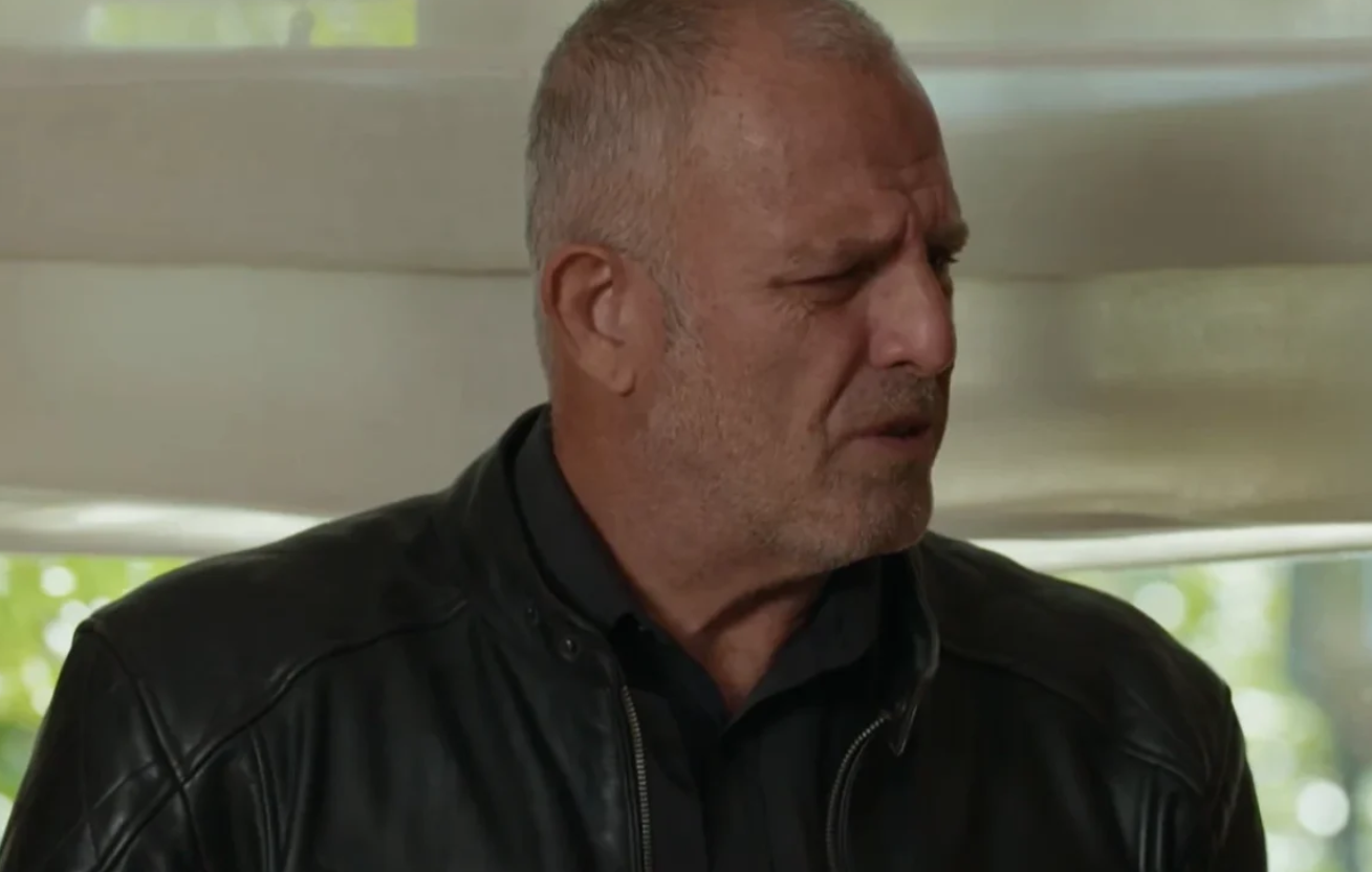 Η Γη της Ελιάς-Στάθης Η Γη της Ελιάς-Στάθης