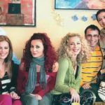 Επιστρέφει το Παρά Πέντε με απώλειες – Οι 7 ηθοποιοί που έφυγαν από την ζωή 19 χρόνια μετά το τέλος