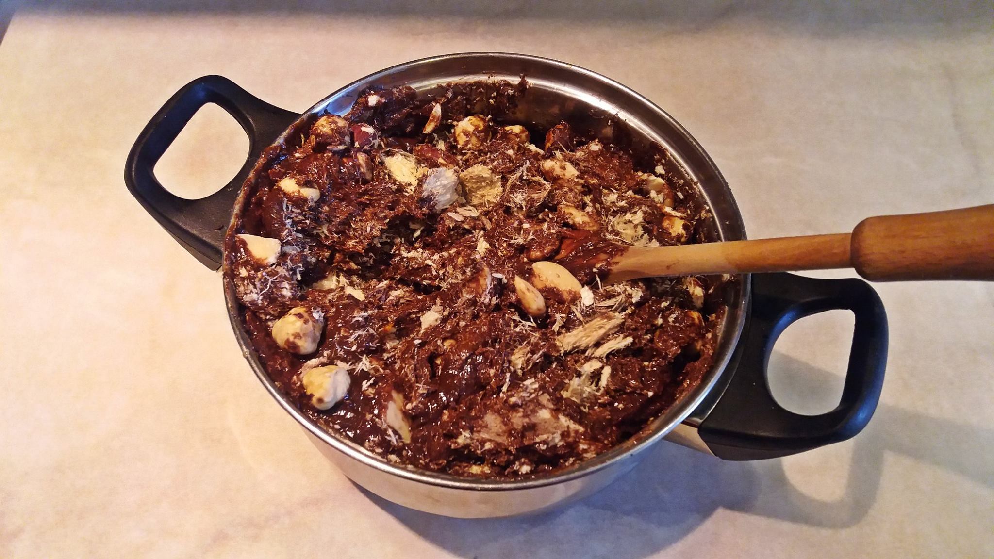 Νηστίσιμος κορμός σοκολάτας με χαλβά