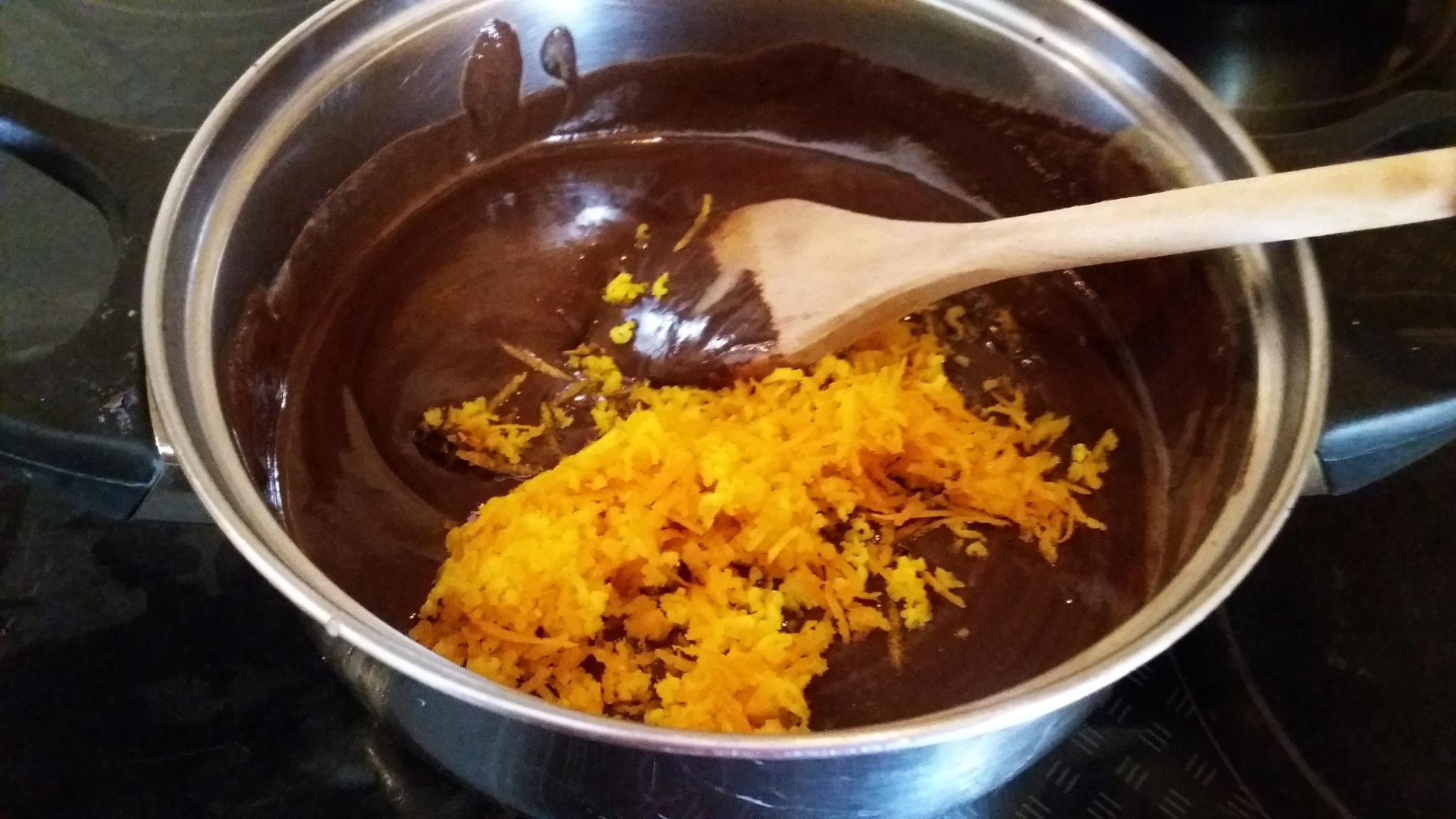 Νηστίσιμος κορμός σοκολάτας με χαλβά