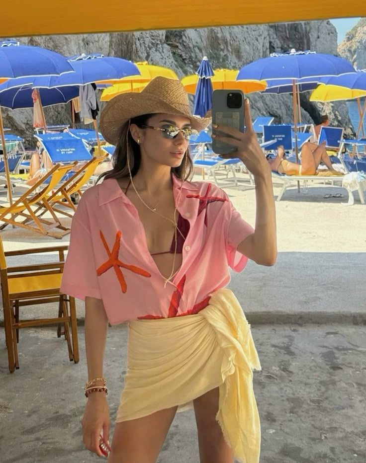 Πώς να συνδυάσεις μαγιό με καθημερινά ρούχα για το απόλυτο summer look