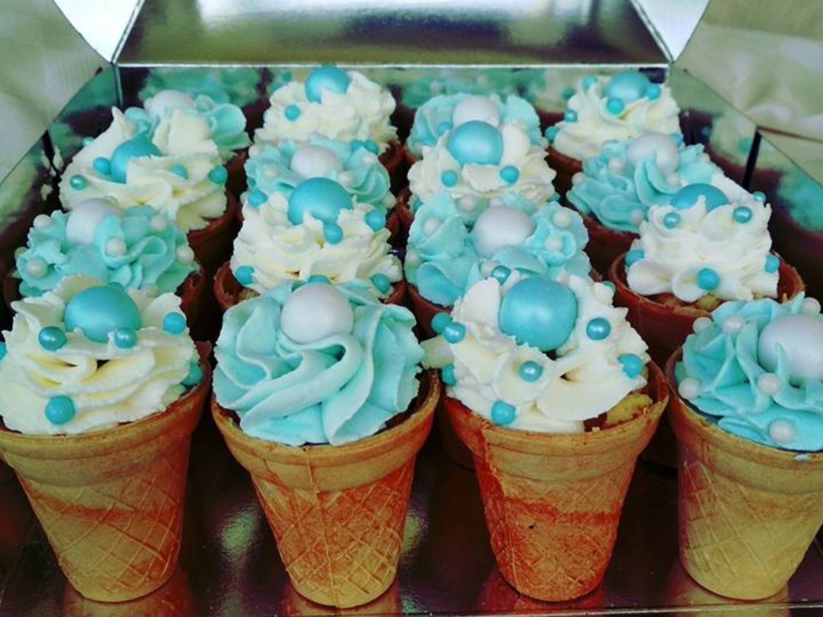Χωνάκια cupcakes με σαντιγί για κέρασμα σε βάφτιση