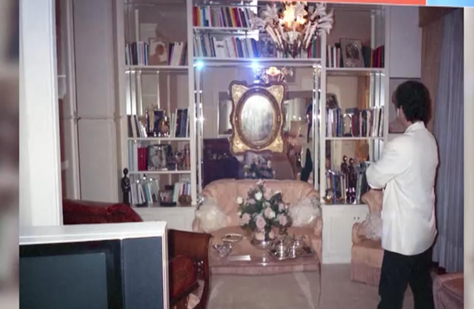 Το σπίτι της Αλίκης Βουγιουκάκη στη Στησιχόρου πωλείται ξανά – Το δωμάτιό της παραμένει ίδιο 29 χρόνια μετά