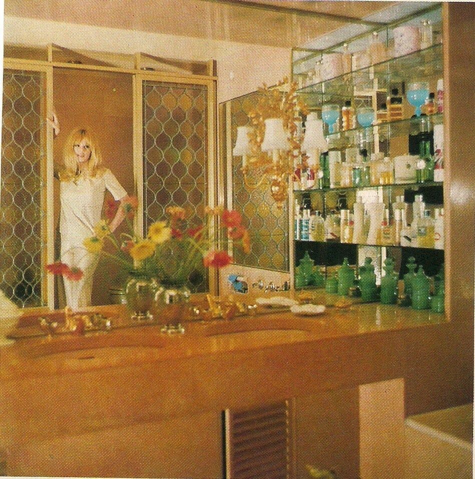 Το σπίτι της Αλίκης Βουγιουκάκη στη Στησιχόρου πωλείται ξανά – Το δωμάτιό της παραμένει ίδιο 29 χρόνια μετά