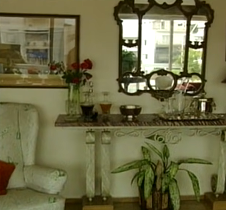 Το σπίτι της Αλίκης Βουγιουκάκη στη Στησιχόρου πωλείται ξανά – Το δωμάτιό της παραμένει ίδιο 29 χρόνια μετά