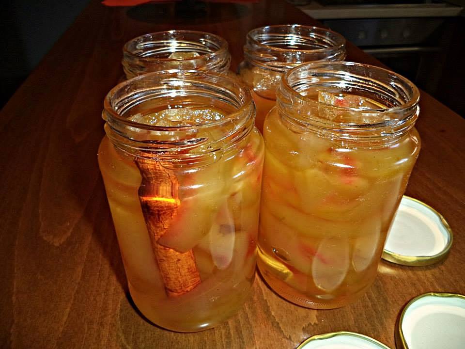 Γλυκό του κουταλιού καρπούζι με δεμένο σιρόπι