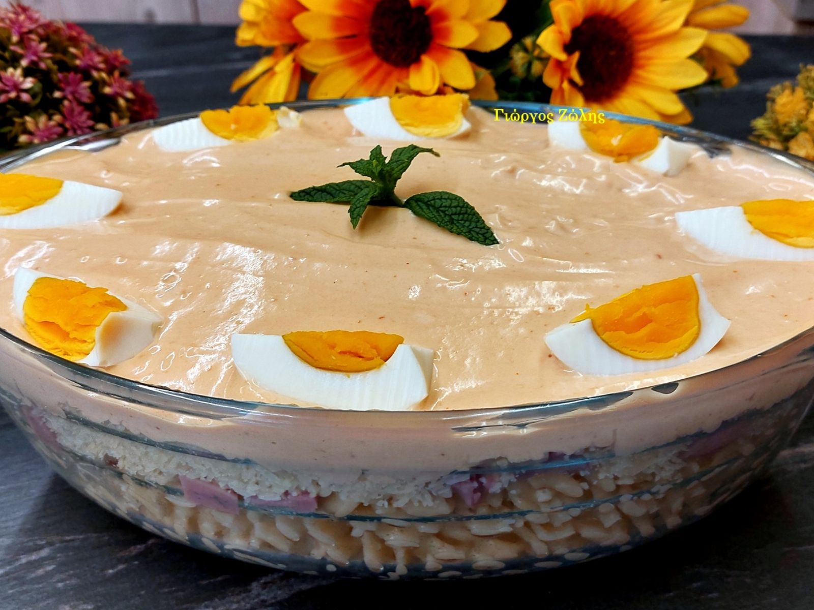 Καλοκαιρινή μακαρονοσαλάτα με βίδες ζαμπόν και σώς κέτσαπ