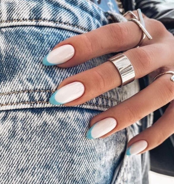 Νύχια Ιουλίου 2025: Ιδέες για μανικιούρ και πεντικιούρ στις πιο Summer Hot αποχρώσεις