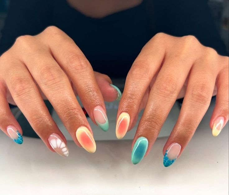 Νύχια Ιουλίου 2025: Ιδέες για μανικιούρ και πεντικιούρ στις πιο Summer Hot αποχρώσεις