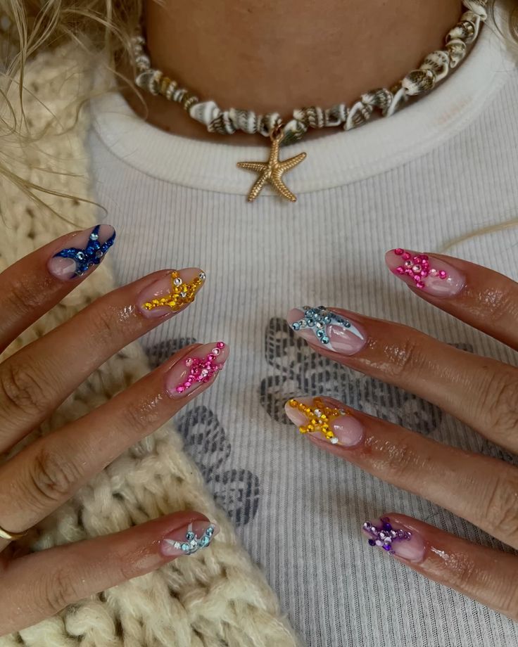 Νύχια Ιουλίου 2025: Ιδέες για μανικιούρ και πεντικιούρ στις πιο Summer Hot αποχρώσεις