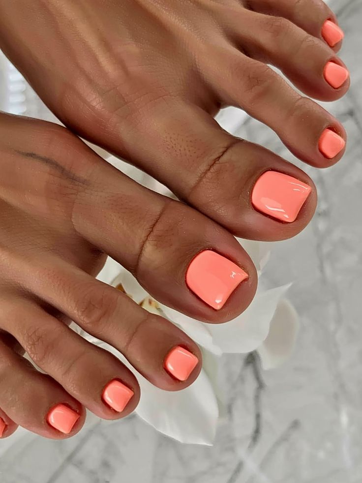 Νύχια Ιουλίου 2025: Ιδέες για μανικιούρ και πεντικιούρ στις πιο Summer Hot αποχρώσεις