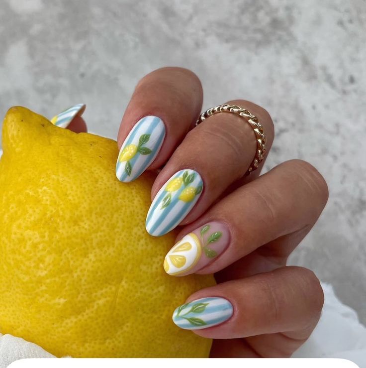 Νύχια Ιουλίου 2025: Ιδέες για μανικιούρ και πεντικιούρ στις πιο Summer Hot αποχρώσεις