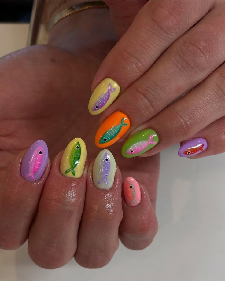 Νύχια Ιουλίου 2025: Ιδέες για μανικιούρ και πεντικιούρ στις πιο Summer Hot αποχρώσεις