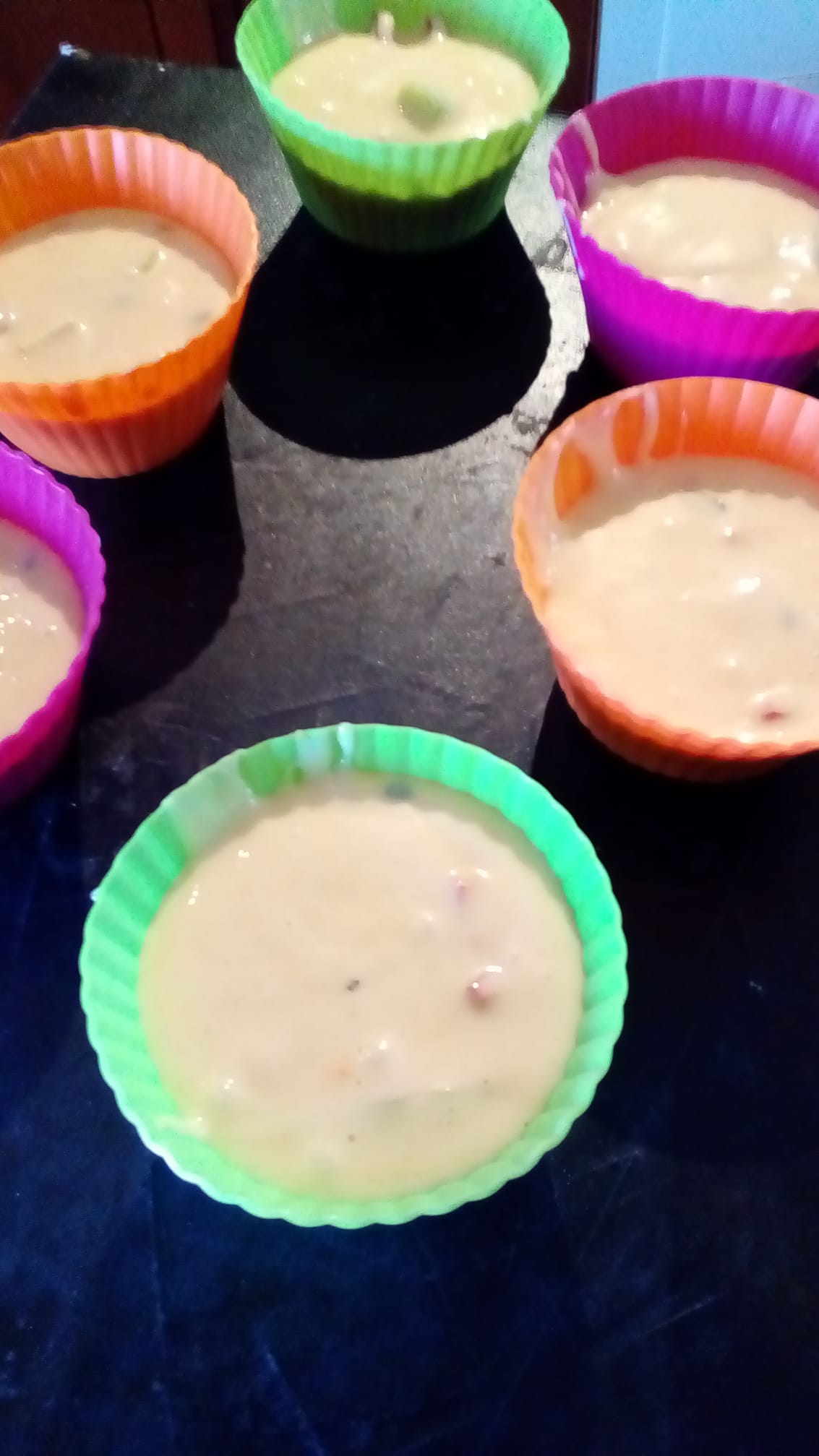 Αλμυρά muffins με γραβιέρα και χρωματιστές πιπεριές από την Τζένη Τσανακτσίδου