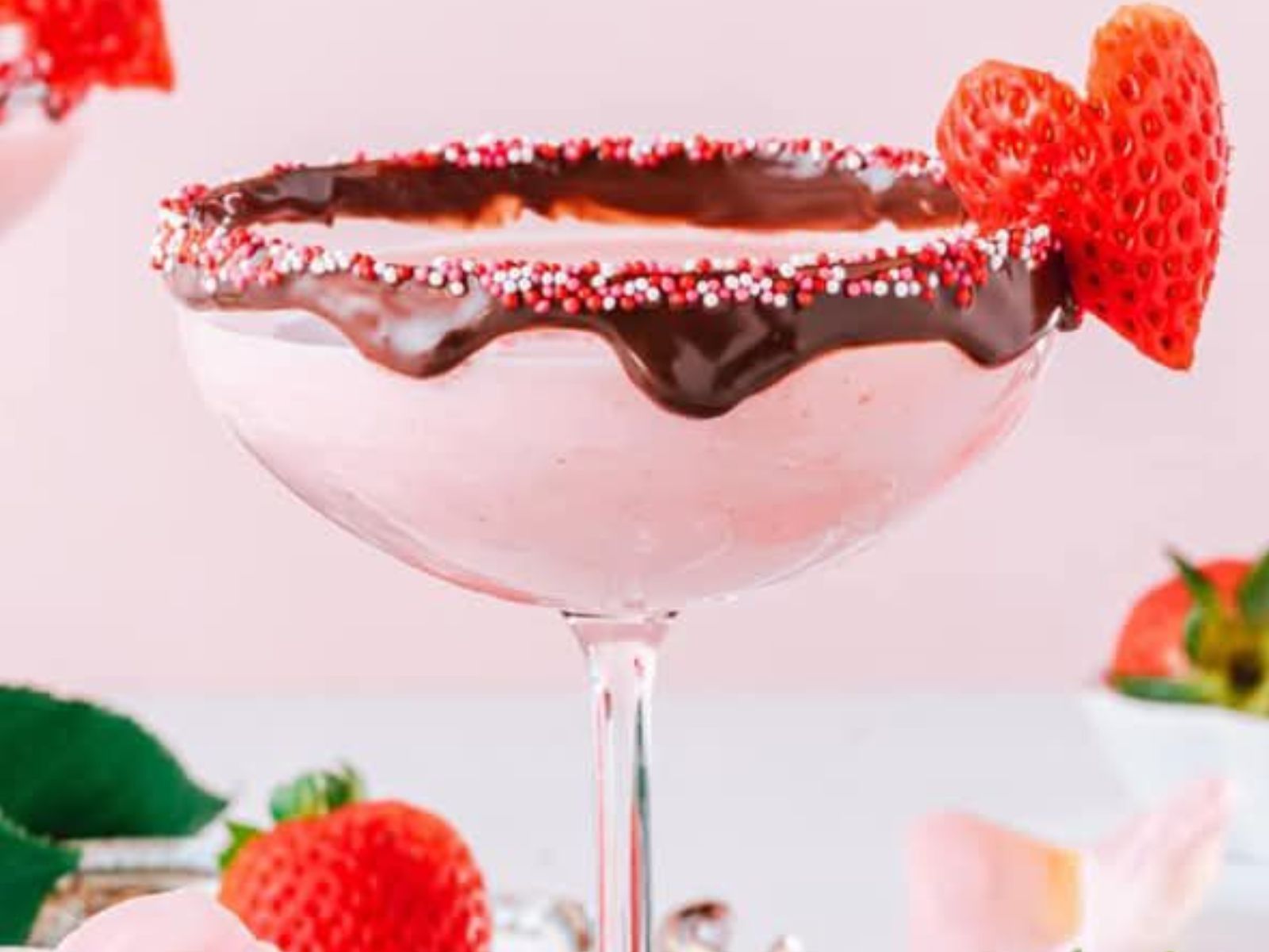 Καλοκαιρινό κοκτέιλ φράουλα με βότκα