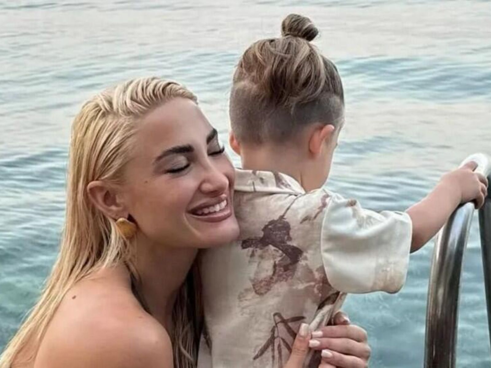 Ιωάννα Τούνη: «Άντε με τη τοξικότητα σας δικαστές του πληκτρολογίου» ξεσπά γεμάτη οργή σε προσβλητικά σχόλια που τη θίγουν ως μητέρα