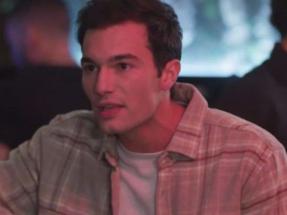 Η Γη της Ελιάς: Ο Μιλτιάδης στήνει την Βασιλική στην εκκλησία