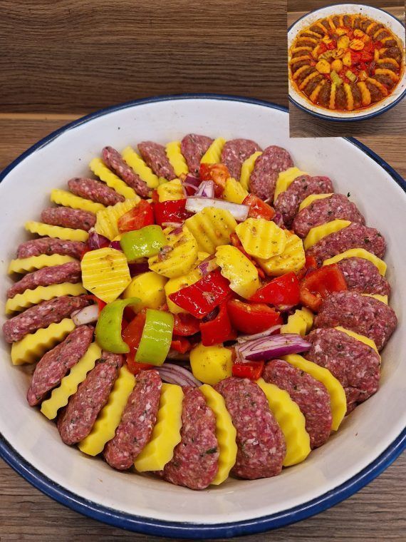 Αφράτα μπιφτεκάκια με πατάτες στο ταψί