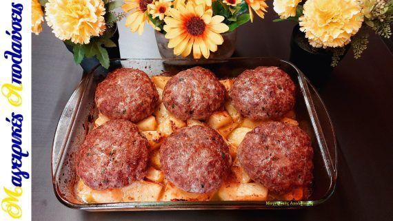 Αφράτα μπιφτέκια στον φούρνο με πατάτες του Γιώργου Ζώλη για το μεσημεριανό