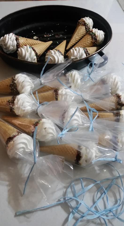 Χωνάκια με μαρέγκα για κέρασμα