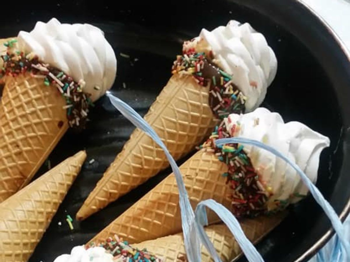 Χωνάκια με μαρέγκα για κέρασμα