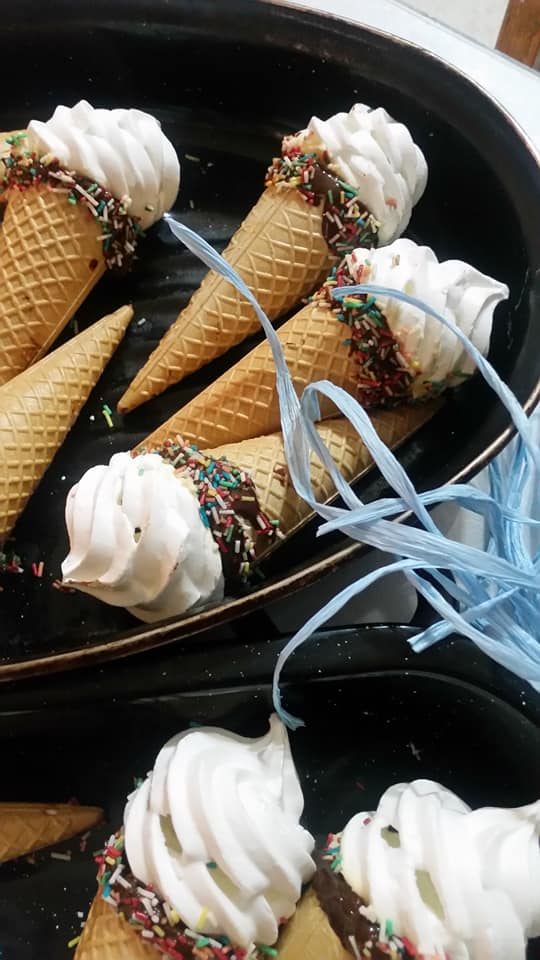 Χωνάκια με μαρέγκα για κέρασμα