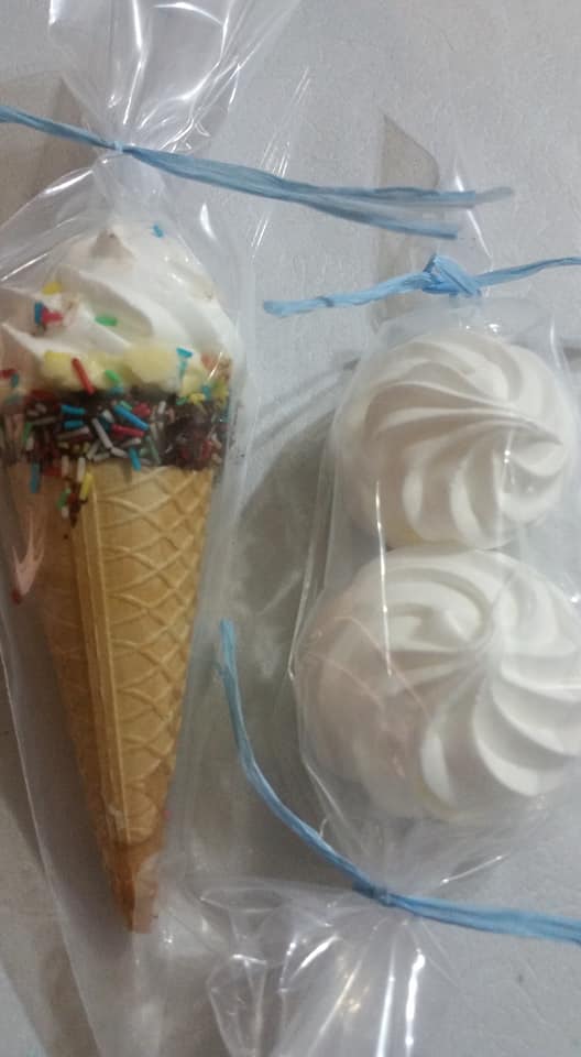 Χωνάκια με μαρέγκα για κέρασμα