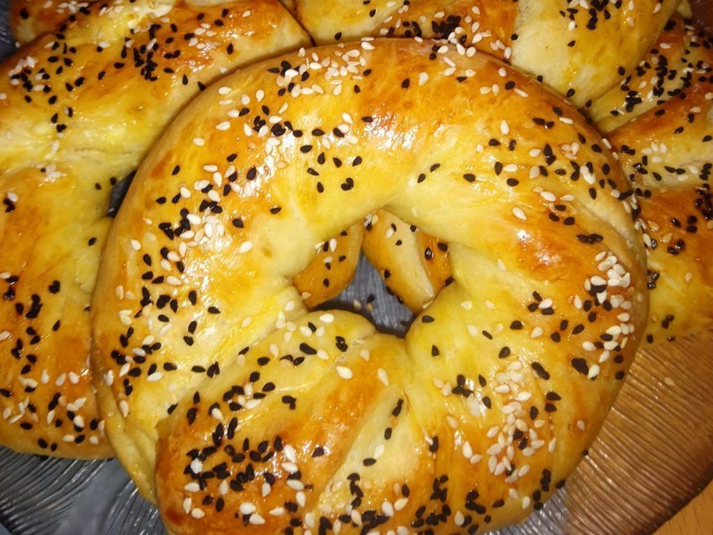 Γεμιστά στριφτάρια με σοκολατάκια Lacta και εύκολη ζύμη