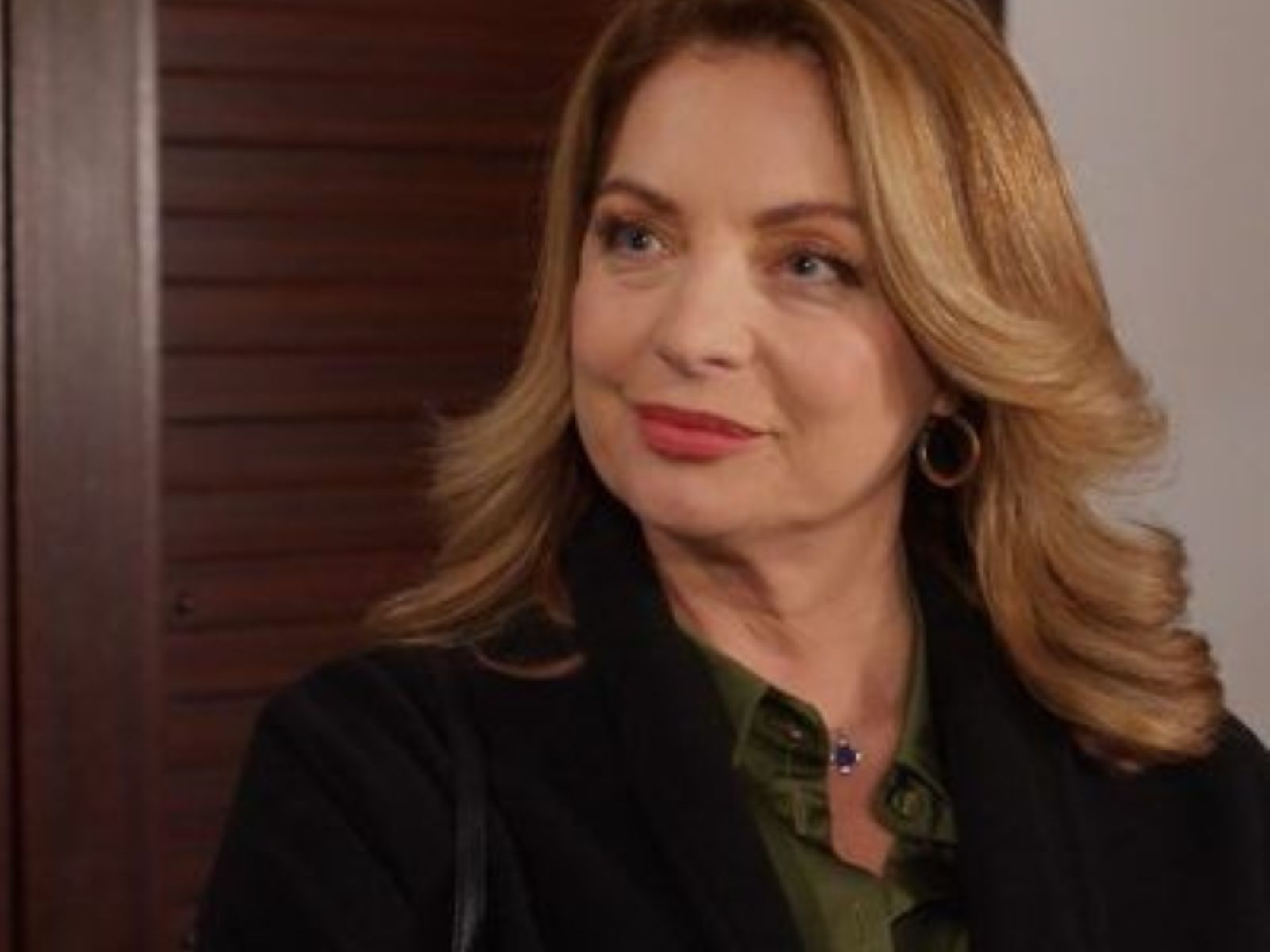 Κουμπάρα η Άντζελα Γκερέκου με το πιο σικ outfit - Τόλη Βοσκόπουλο χόρεψε το ζευγάρι