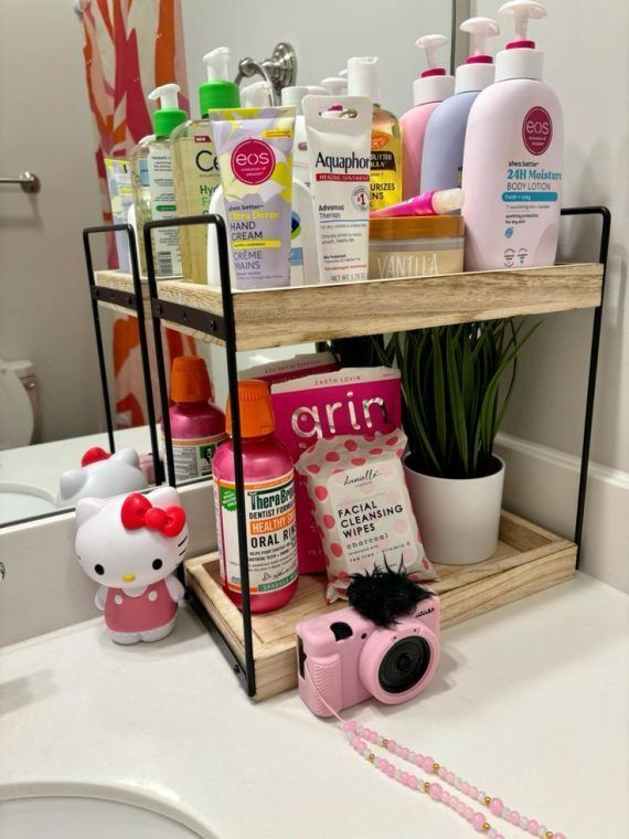 Οργάνωσε τα σαμπουάν και το χαρτί υγείας στο μπάνιο χωρίς να τρυπήσεις το πλακάκι με οικονομικούς τρόπους