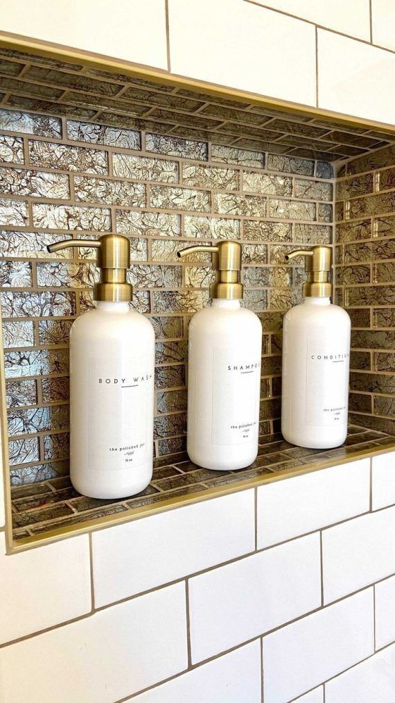 Οργάνωσε τα σαμπουάν και το χαρτί υγείας στο μπάνιο χωρίς να τρυπήσεις το πλακάκι με οικονομικούς τρόπους