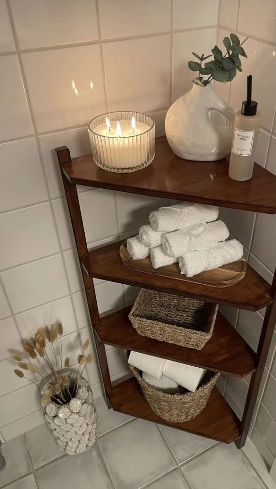 Οργάνωσε τα σαμπουάν και το χαρτί υγείας στο μπάνιο χωρίς να τρυπήσεις το πλακάκι με οικονομικούς τρόπους