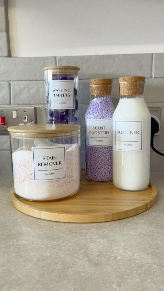 Οργάνωσε τα σαμπουάν και το χαρτί υγείας στο μπάνιο χωρίς να τρυπήσεις το πλακάκι με οικονομικούς τρόπους